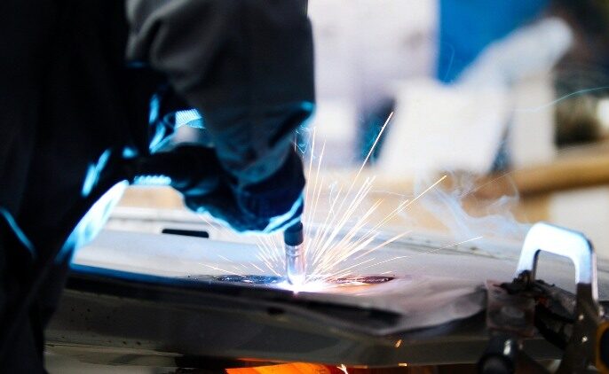 What does a metal fabricator do